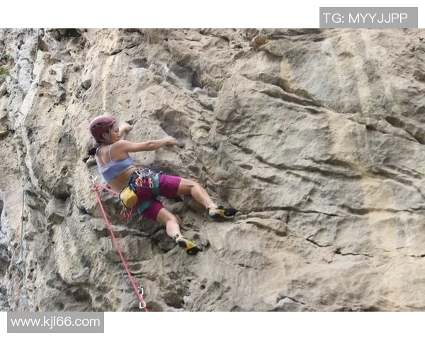 西安攀岩队耐力之争引发热议攀岩运动的未来与挑战 西安攀岩队耐力之争引发热议攀岩运动的未来与挑战