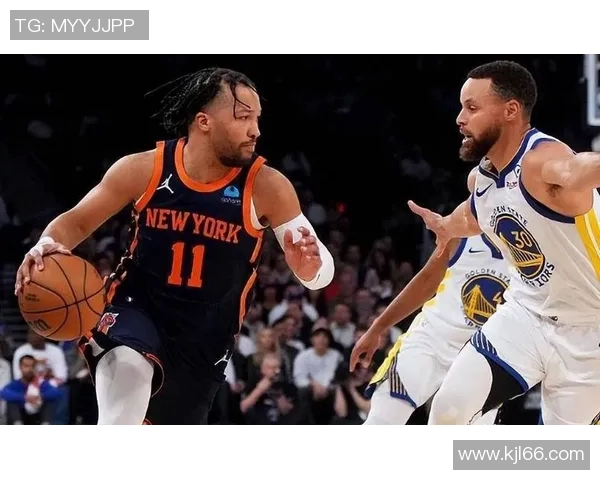 勇士与尼克斯对决精彩回顾球星表现与战术分析全景呈现