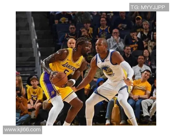 勇士队在对阵湖人的比赛中失利赛季前景堪忧球员状态需提升