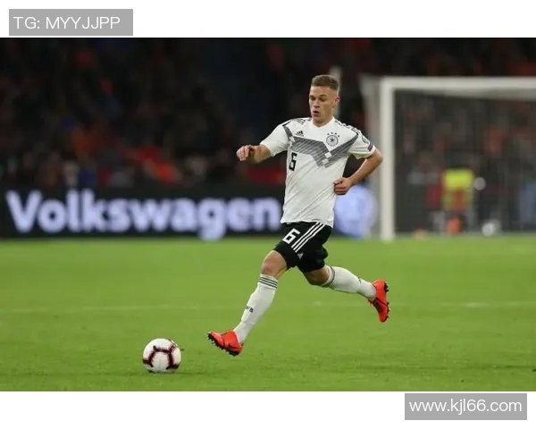 基米希的战术智慧与足球场上的领导力探讨