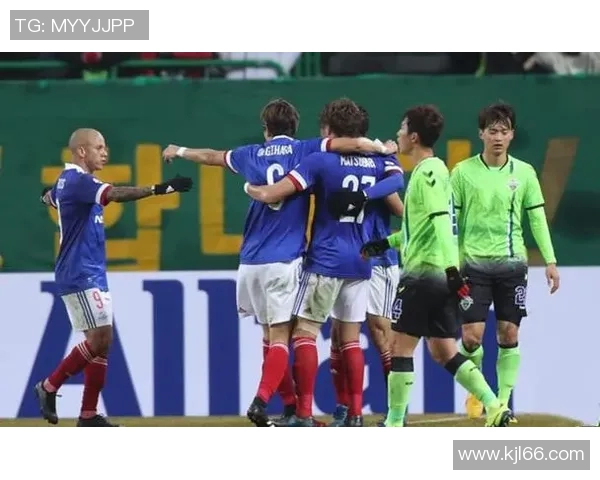 悉尼FC与横滨水手的巅峰对决展现足球魅力与激情的较量