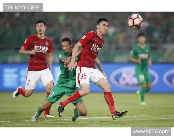 恒大与鲁能激战正酣双方争夺激烈战报回顾与精彩瞬间分析