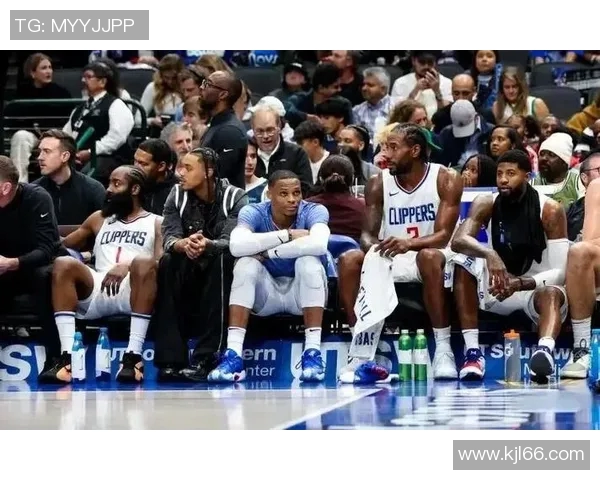 重庆篮球队实力引发热议球迷对球队表现的分歧与期待 重庆篮球队实力引发热议球迷对球队表现的分歧与期待