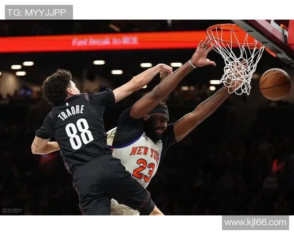 雷霆与尼克斯激战正酣NBA赛场精彩瞬间回顾与分析