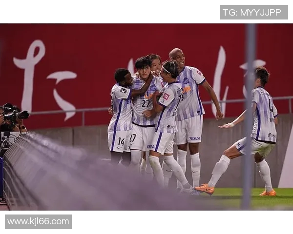 广岛三简与横滨水手的激烈对决揭示日本足球的魅力与竞争力 广岛三简与横滨水手的激烈对决揭示日本足球的魅力与竞争力
